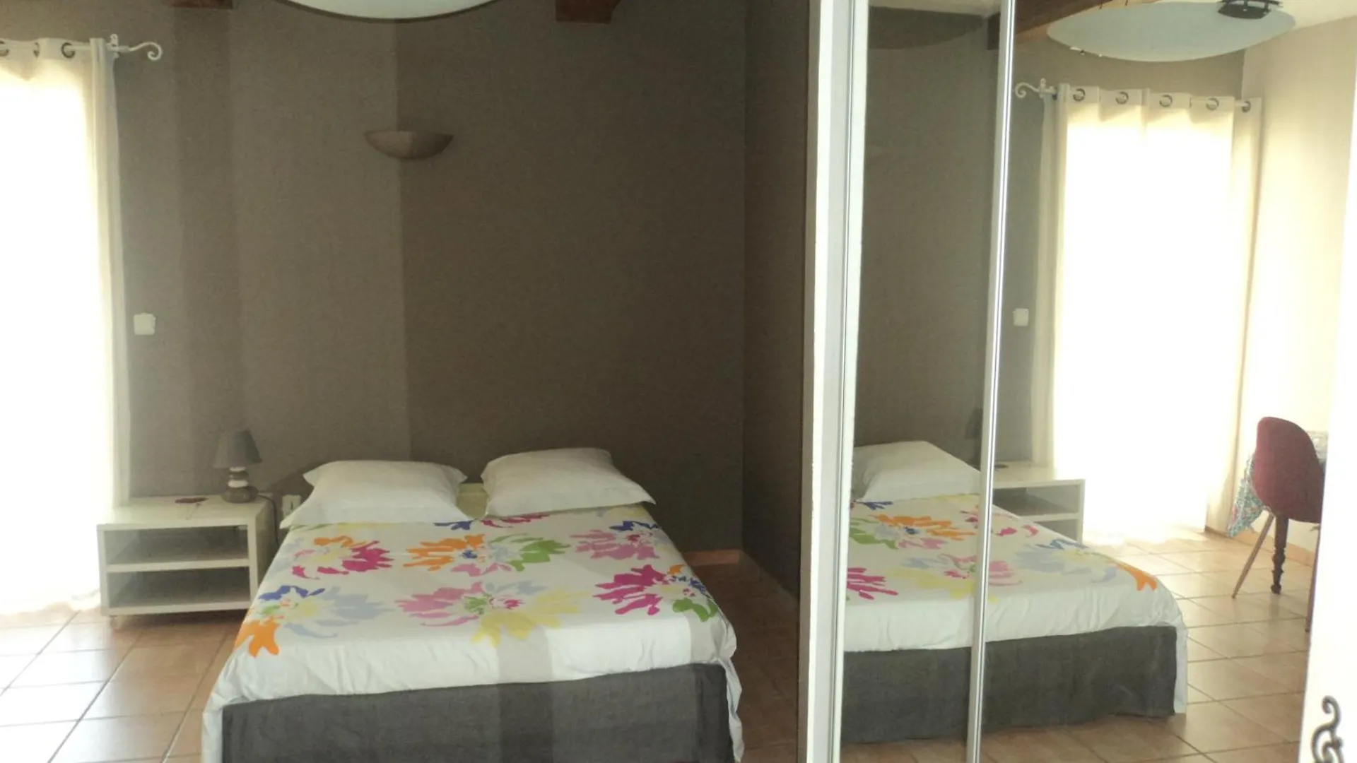 Provencal Holiday Home With Garden And Swimming Pool Cheval-Blanc